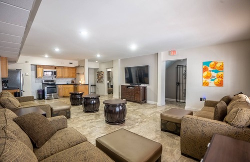 Channel District House | ☆Spacious & Unique☆ Luxury Estate in ♥ of Downtown