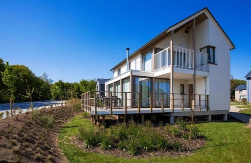 Froidchapelle Villa | Spacious Villa Near Castle