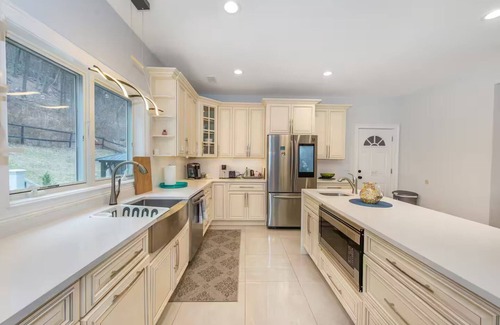 Wantage House | Spacious Vernon retreat home