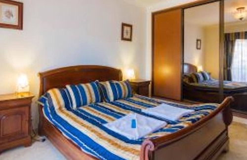 Urbanizacao dos Calicos Villa | Spacious Villa near Old Town, Private Pool, not overlooked, BBQ, Super-Fast WiFi