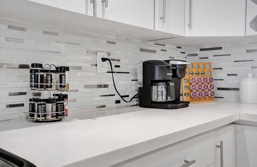 Hollywood Hills Villa | Spacious Villa w/Heated Pool Trampoline BBQ Games