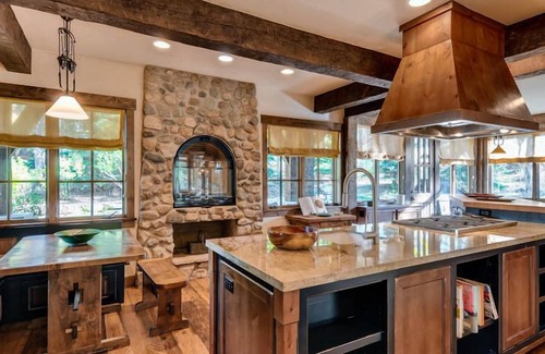 Peak 8 House | Spacious w/Mtn Views + Hot Tub + Theatre Room - Chalet du Soleil