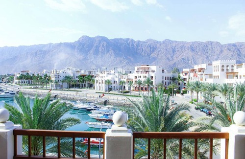 As Sifah Apartment | Spacious Waterfront Elegance