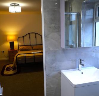 Fairlop Apartment | Spaciuos Ensuit 4