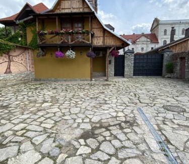 Kamenets-Podol'skiy House | Spadok