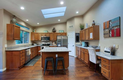 Paradise Park Vista House | Spanish Bella Summary
