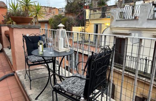 Rione IV Campo Marzio Apartment | Spanish Steps Corner