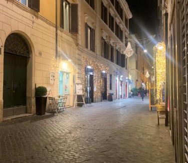 Rione IV Campo Marzio Apartment | Spanish Steps Corner