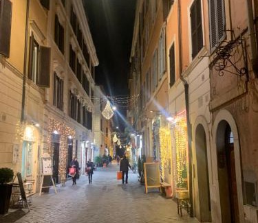 Rione IV Campo Marzio Apartment | Spanish Steps Corner