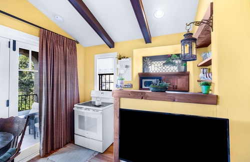 University Heights Apartment | Spanish Style Cozy Studio