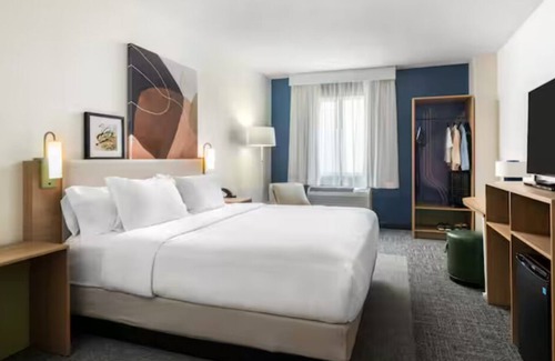 Silver Lake Hotel | Spark by Hilton Wilmington Carolina Beach Rd