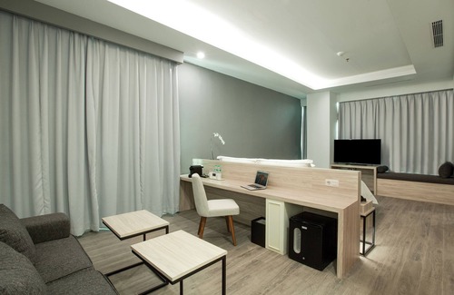 Old Jakarta Hotel | Sparks Life Jakarta, ARTOTEL Curated