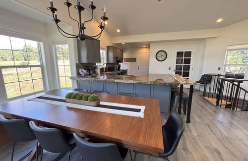 Mountainaire House | Sparrow Nest Hideaway 5BR Home with Hot Tub