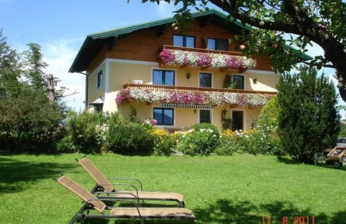 Sankt Lorenz Apartment | Spatzennest apartment in country house style - Anna Laireiter