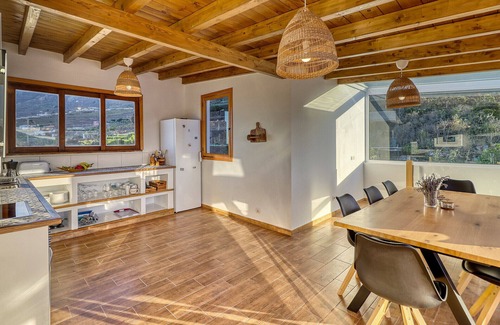 Garachico Ski Chalet | Special Home w/Tropical Garden/Near Seaside
