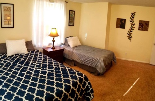 Des Peres House | Special Mar pricing! ~Great location book now~ T