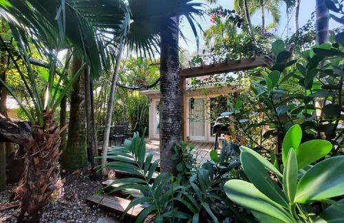 Northeast Coconut Grove Cottage | ❤SPECIAL PROMO❤ Gorgeous Zen Romantic Cottage in idyllic COCONUT GROVE Pets ok