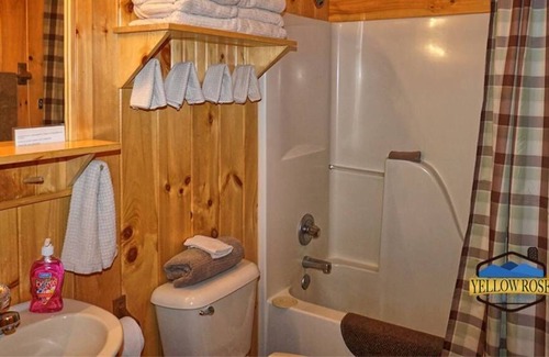 Cherokee Cabin | SPECIAL *Sept. 13th- Oct. 4th 20% off* This cabin is perfect for you!