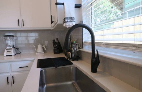 Tallahassee House | SPECIAL SUMMER PRICING: Stylish 3BR/3.5BA, Walk to Whole Foods, Restaurants