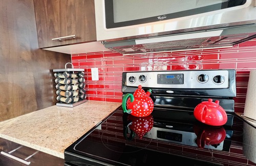 Downtown Toronto Apartment | Specious LUX 2BD Downtown Toronto with Parking!