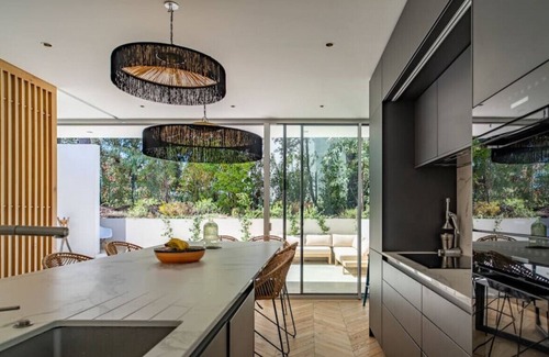 Saint-Clement-de-Riviere House | Spectacular architectural villa with views