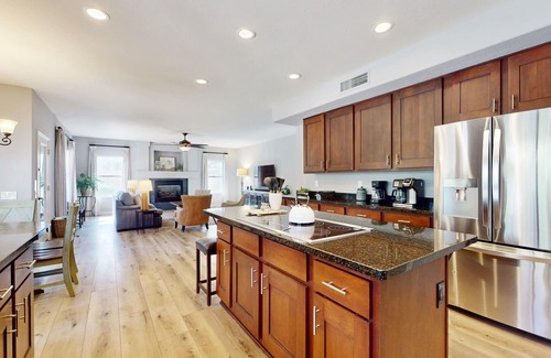 Arabian Crest House | Spectacular 3,900-square-foot home with heated pool & putting green