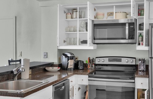 Coconut Grove Apartment | Spectacular Bay View 1bd 2baths in Grove