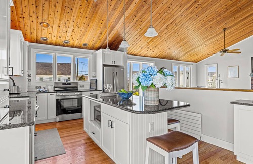 Point Judith House | Spectacular beach home, rooftop deck w/lovely ocean views, walk to water&more!