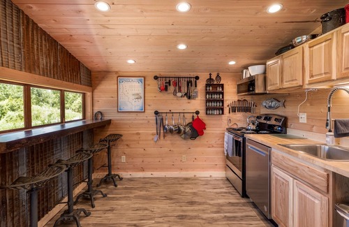 Bozeman Cabin | Spectacular Cabins on Gallatin River!