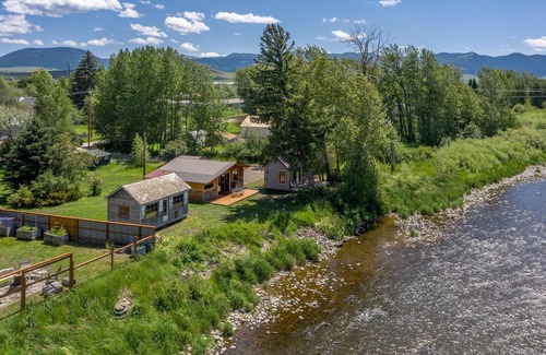 Bozeman Cabin | Spectacular Cabins on Gallatin River!