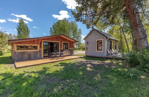Bozeman Cabin | Spectacular Cabins on Gallatin River!