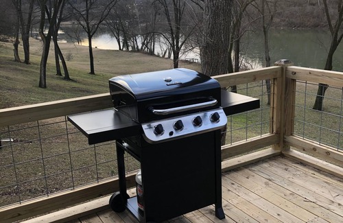 Mountain View Cabin | SPECTACULAR CABIN on the White River! EV charger on site.