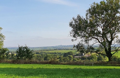 Beaworthy House | Spectacular Devon Views, Accessible Barn With Full Wet-room & dog Friendly