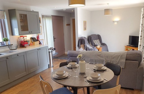 Beaworthy House | Spectacular Devon Views, Accessible Barn With Full Wet-room & dog Friendly