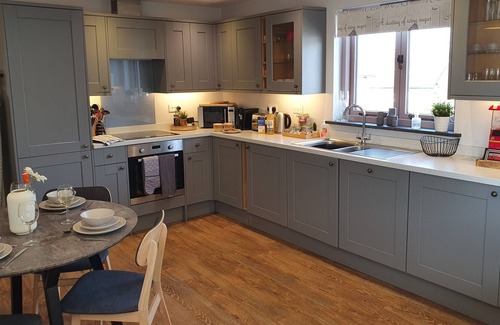 Beaworthy House | Spectacular Devon Views, Accessible Barn With Full Wet-room & dog Friendly