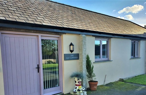 Beaworthy House | Spectacular Devon Views, Accessible Barn With Full Wet-room & dog Friendly