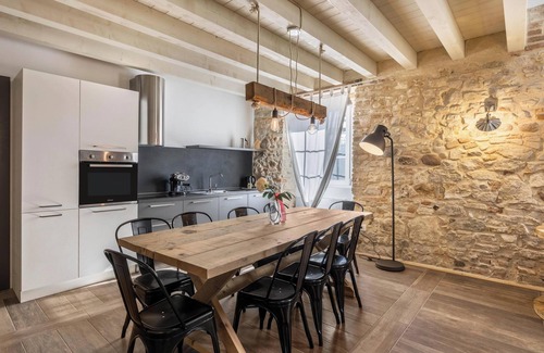 Desenzano del Garda Apartment | Spectacular Maisonette Apartment "Olmo" with Wi-Fi, Shared Garden & Pool