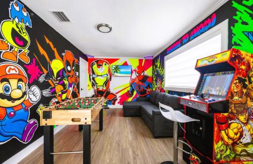 Westchester Villa | Spectacular Miami - Heated Pool, 5 Bedrooms, Work Area & BBQ