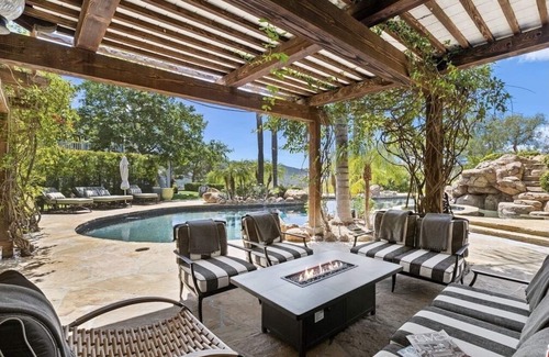 Malibu Villa | Spectacular Mountain and Vineyard views in the middle of the Malibu Wine Trail