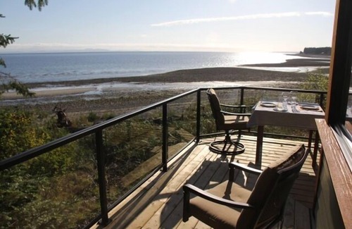 Regional District of Nanaimo House | Spectacular ocean side experience at this stunning 1 bdm home, Qualicum Bay