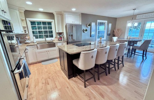 Suttons Bay House | Spectacular Suttons Bay Stay - Game Room, Kayaks, Pizza Oven & More!