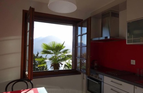 Montreux Apartment | Spectacular view! Very nice apartment overlooking the lake and the mountains!