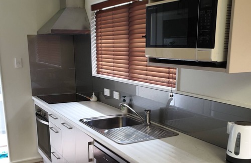 Leigh House | Spectacular Views from Well Appointed Bach