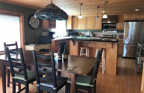 Manson House | Spectacular Views on 4 Acre Family Oasis Among Vineyards and Orchards