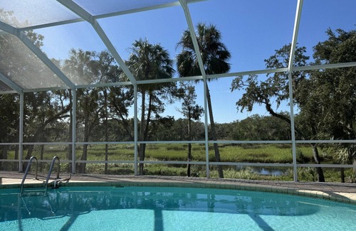 Old Homosassa House | Spectacular Waterfront Home! W/Pool, Dock, Kayaks,Canoe,Bikes! Quick to Gulf