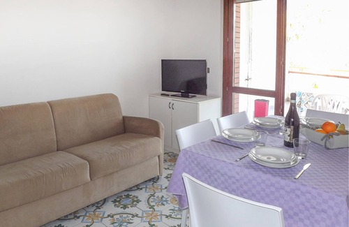 Villa Rosa Apartment | Spend a great vacation by the sea in this beachfront apartment.