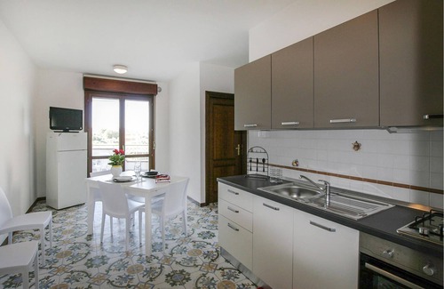 Villa Rosa Apartment | Spend a great vacation by the sea in this beachfront apartment.