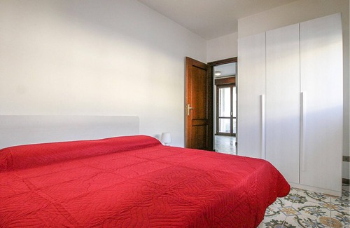 Villa Rosa Apartment | Spend a great vacation by the sea in this beachfront apartment.