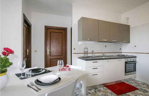 Villa Rosa Apartment | Spend a great vacation by the sea in this beachfront apartment.