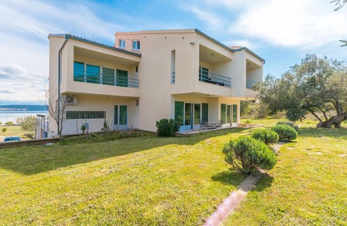 Banj Apartment | Spend a wonderful time in this cozy vacation apartment with private garden by the sea.